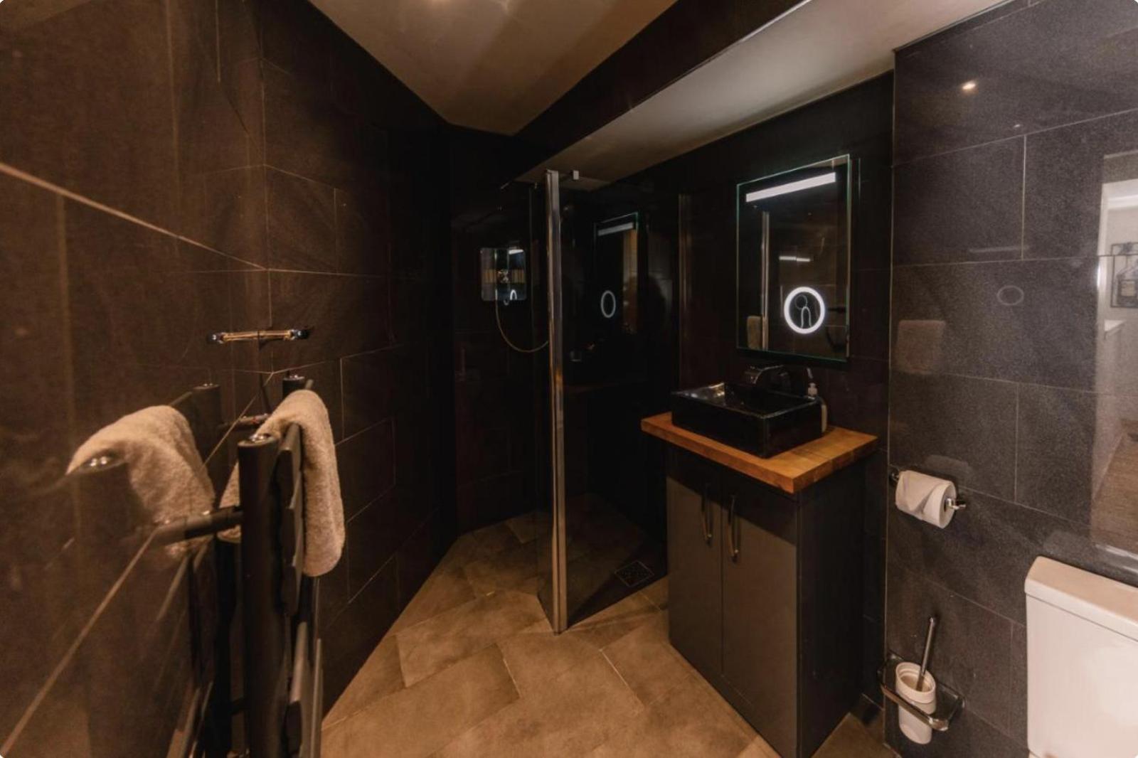 Superb Luxury Apartment By Canal - Central 爱丁堡 外观 照片