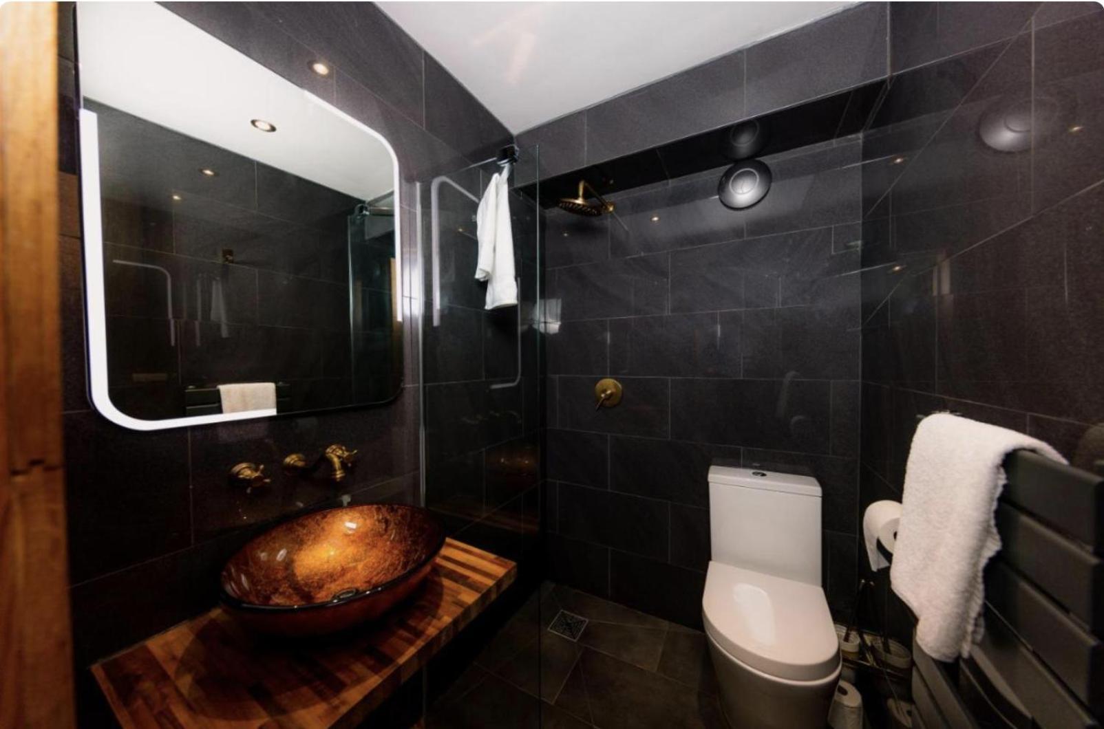Superb Luxury Apartment By Canal - Central 爱丁堡 外观 照片