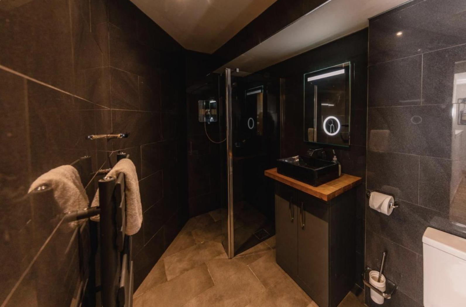 Superb Luxury Apartment By Canal - Central 爱丁堡 外观 照片
