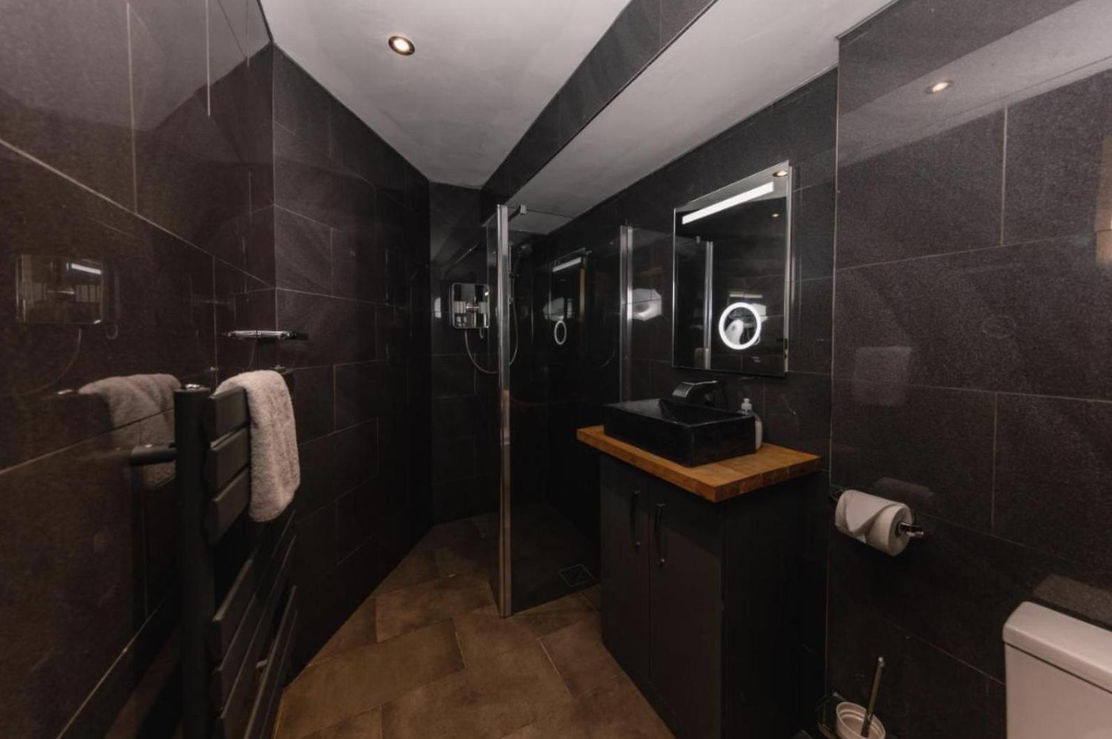Superb Luxury Apartment By Canal - Central 爱丁堡 外观 照片